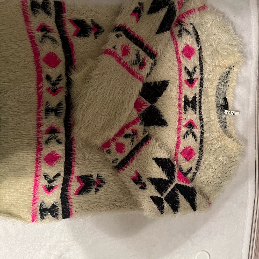 Aztec sweater - Picture 3 of 5